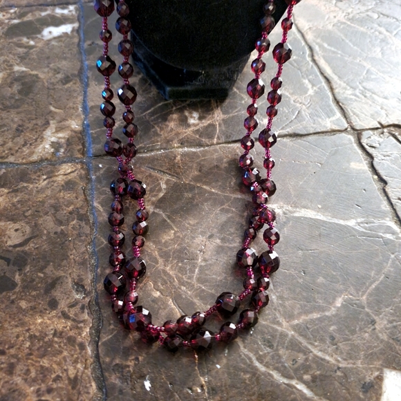5/25 Double stranded red wine beaded necklace - Picture 1 of 3